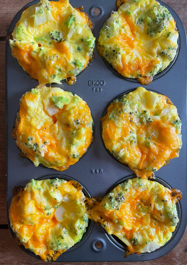 Broccoli Cheddar Egg Muffins. - harvestandnourish.com