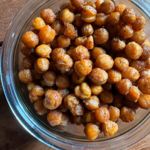 Crispy Oven Roasted Chickpeas. - harvestandnourish.com