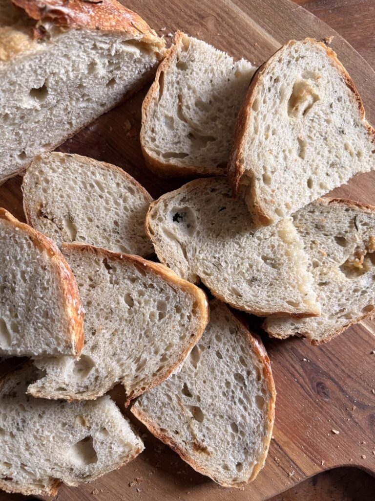 Rosemary and Roasted Garlic Artisan Bread. - harvestandnourish.com