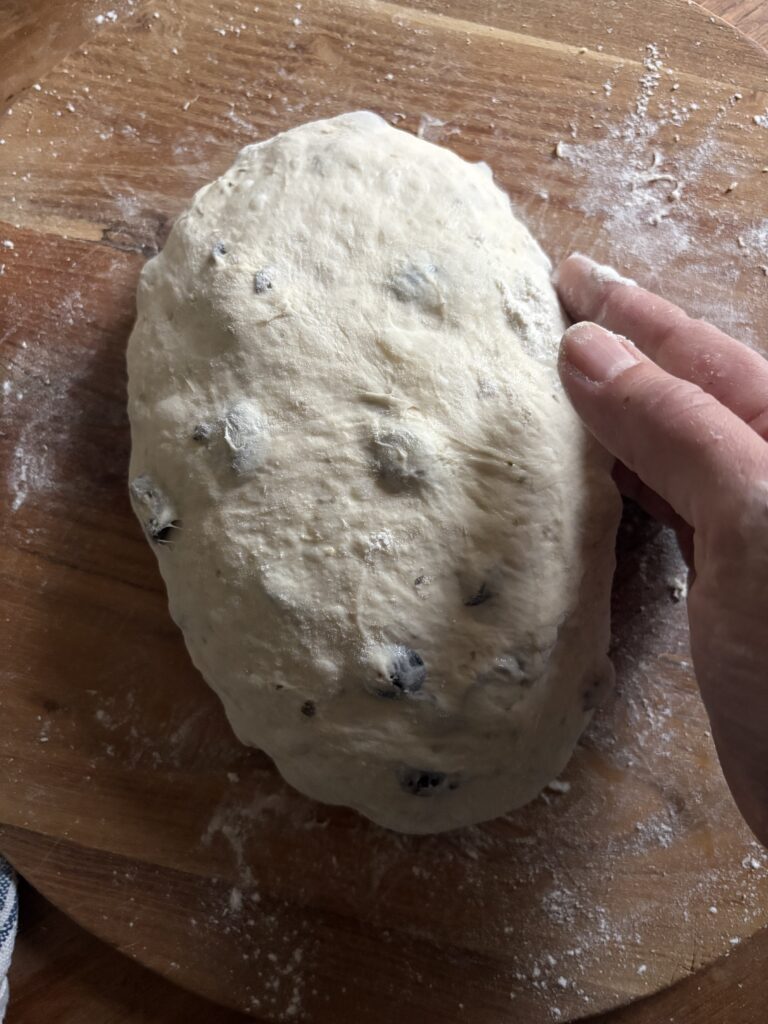 No-Knead Olive Artisan Bread. - harvestandnourish.com
