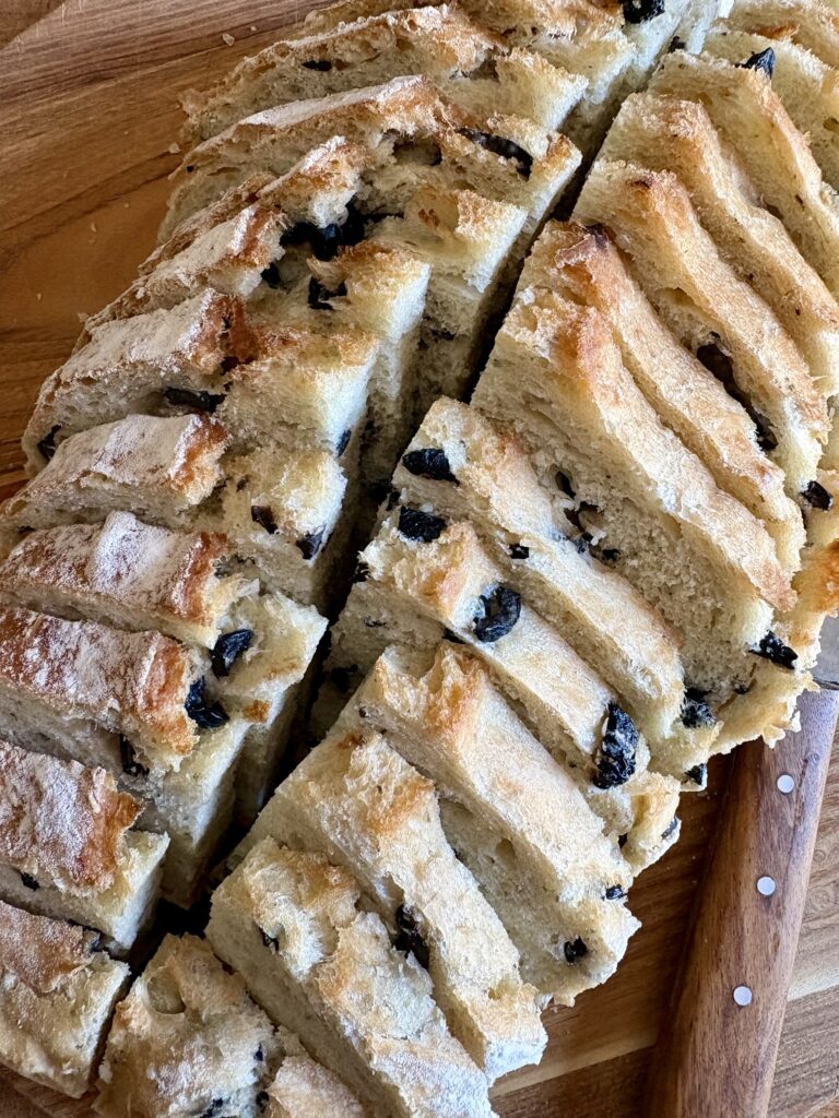 No-Knead Olive Artisan Bread. - harvestandnourish.com