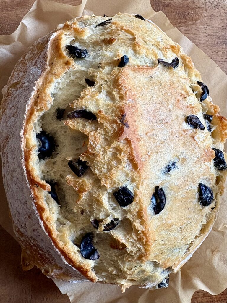 No-Knead Olive Artisan Bread. - harvestandnourish.com