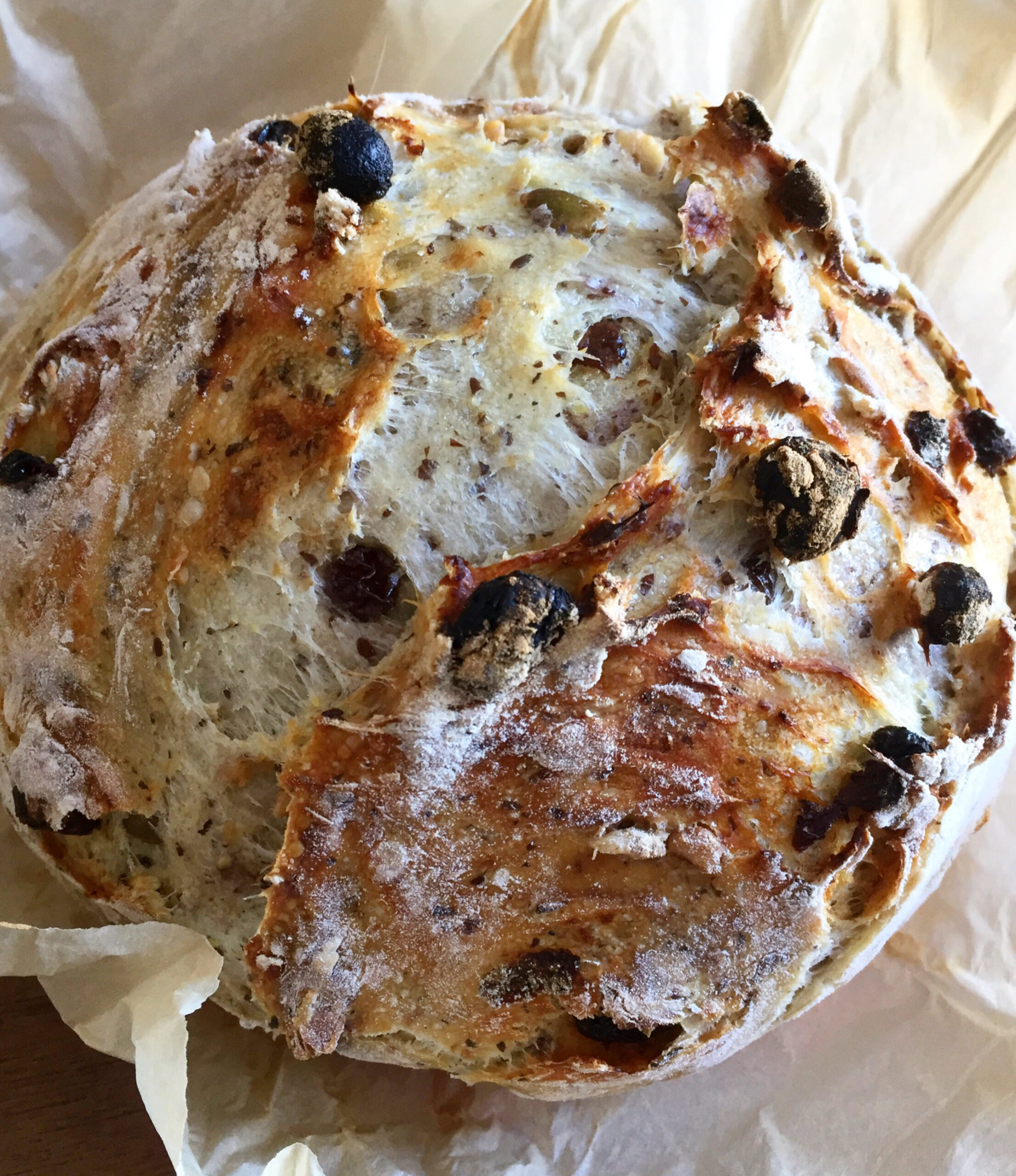 No-Knead Muesli Artisan Bread. - harvestandnourish.com