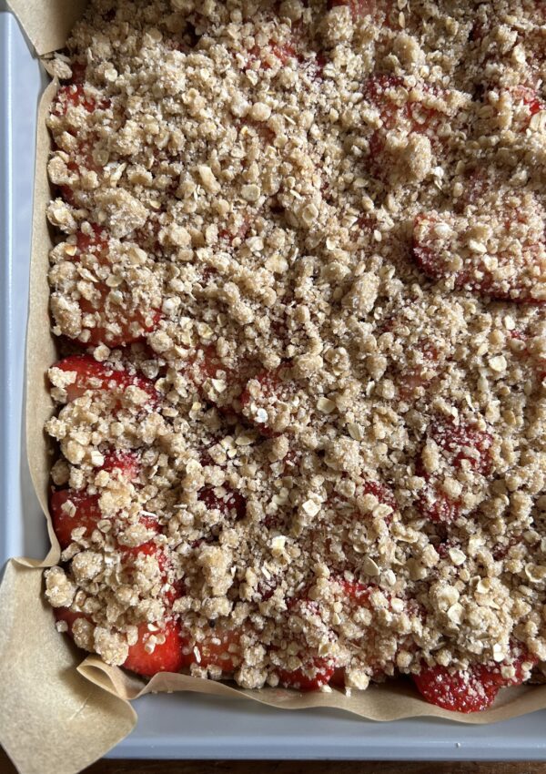 Strawberry Oatmeal Crisp Bars. - harvestandnourish.com