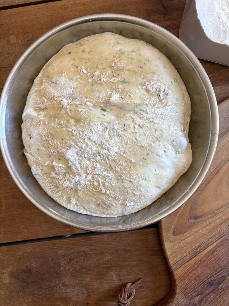No-Knead Dill Gouda Artisan Bread. - harvestandnourish.com