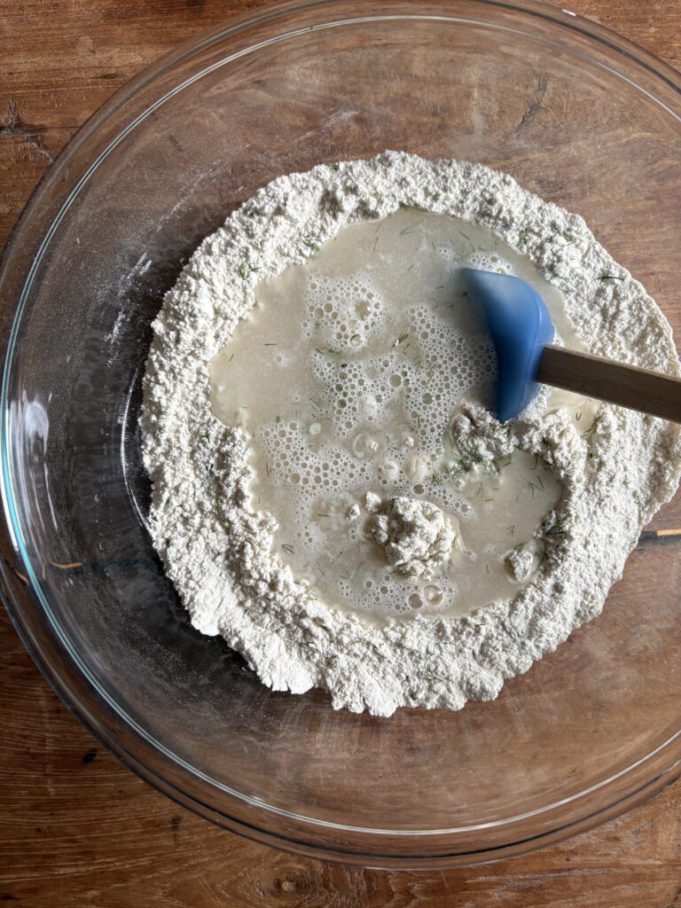 No-Knead Dill Gouda Artisan Bread. - harvestandnourish.com