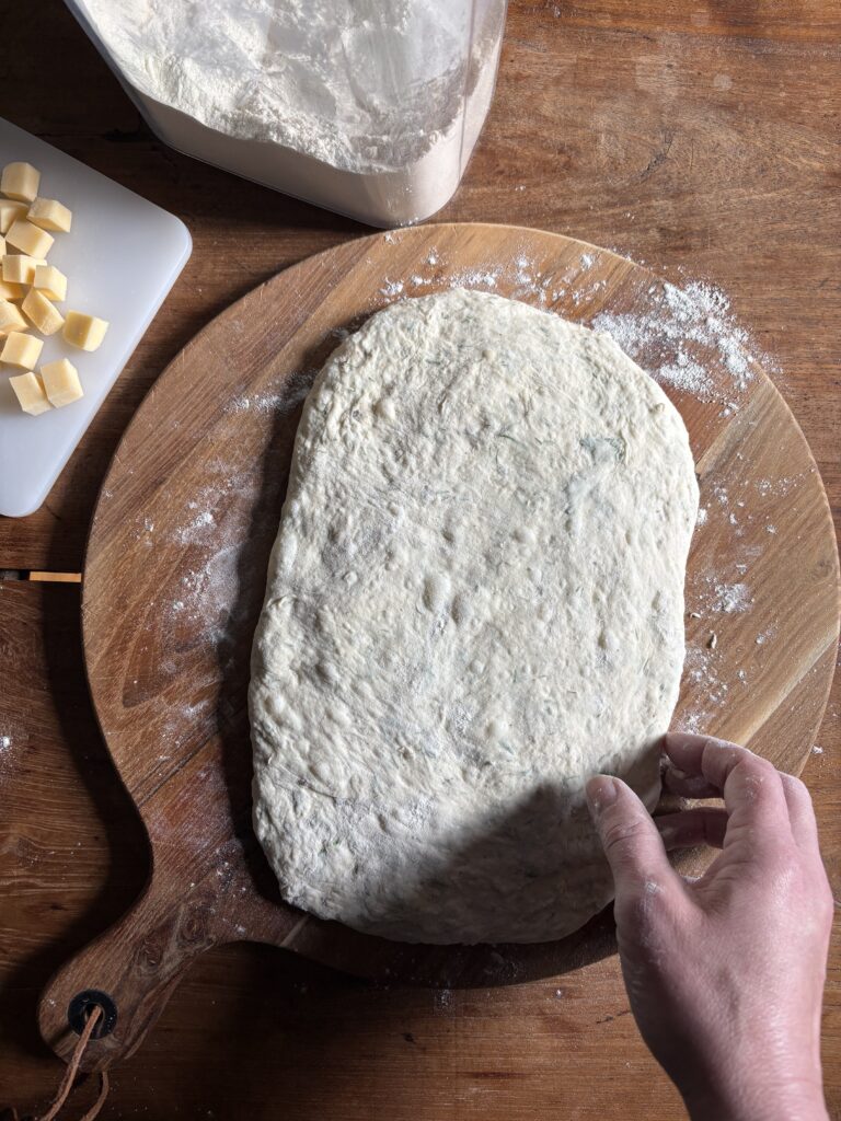 No-Knead Dill Gouda Artisan Bread. - harvestandnourish.com