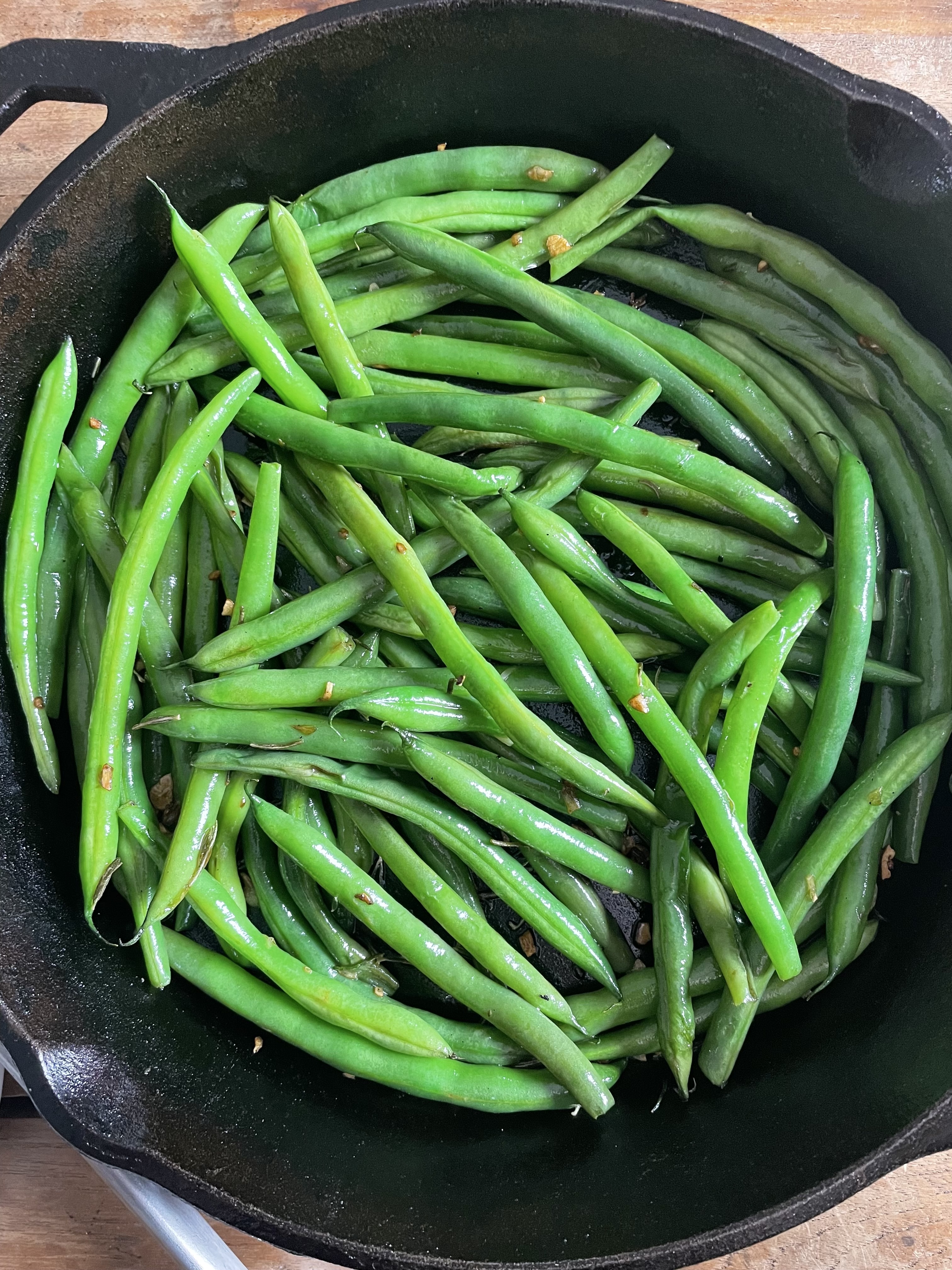 Rosemary Garlic Green Beans. - harvestandnourish.com
