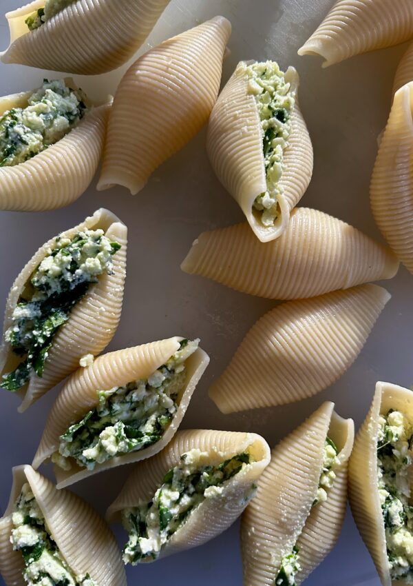 Spinach and Ricotta Stuffed Shells. - harvestandnourish.com