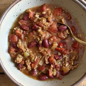 Slow Cooker Beef Chili. - harvestandnourish.com