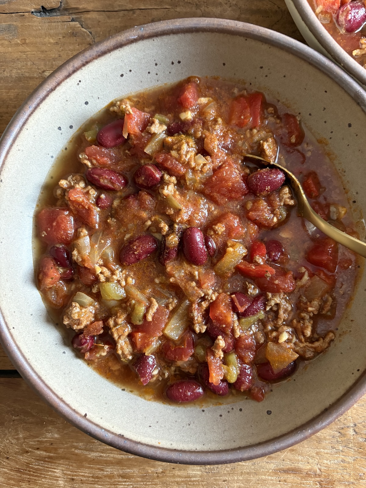 Slow Cooker Beef Chili. - harvestandnourish.com