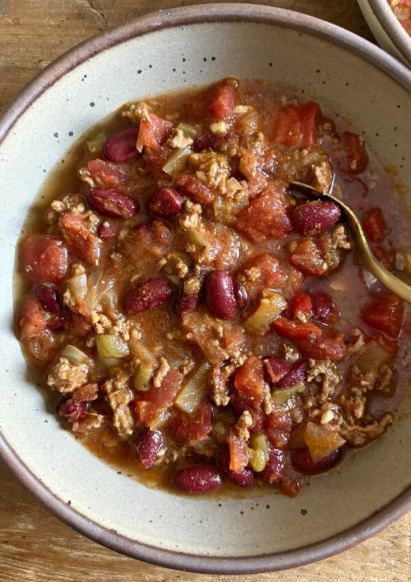 Slow Cooker Beef Chili. - harvestandnourish.com