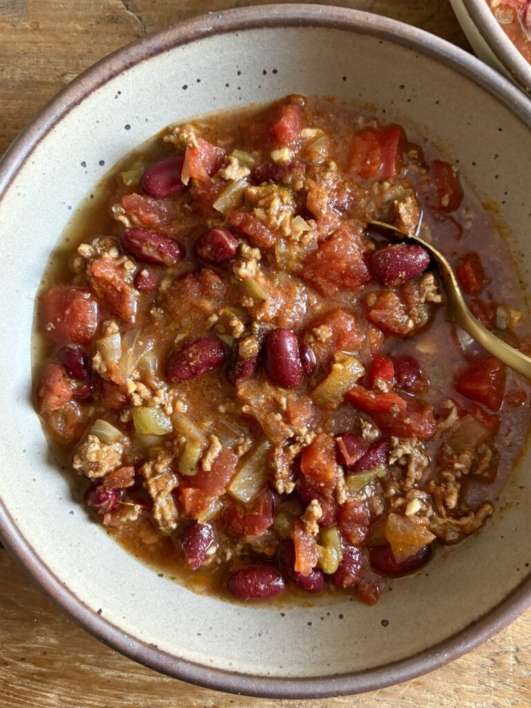 Slow Cooker Beef Chili. - harvestandnourish.com