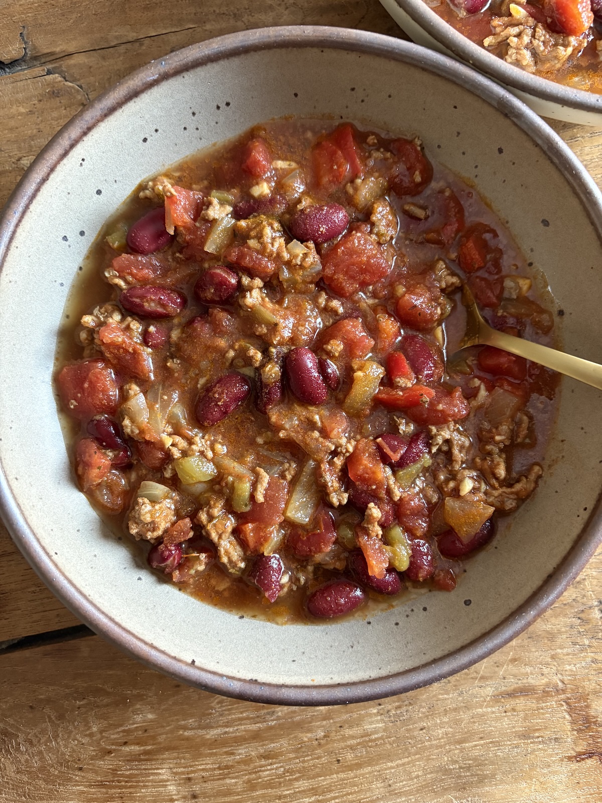 Slow Cooker Beef Chili. - harvestandnourish.com
