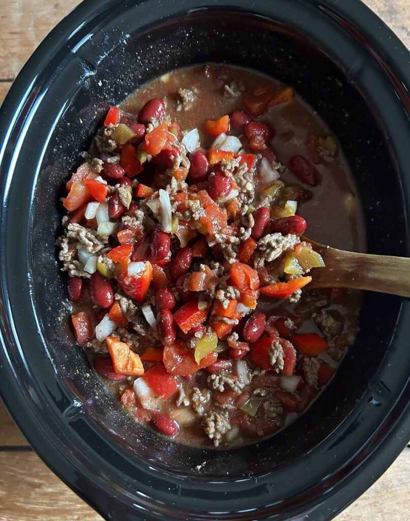 Slow Cooker Beef Chili. - harvestandnourish.com