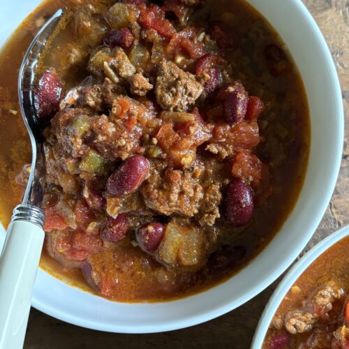 Slow Cooker Beef Chili. - harvestandnourish.com