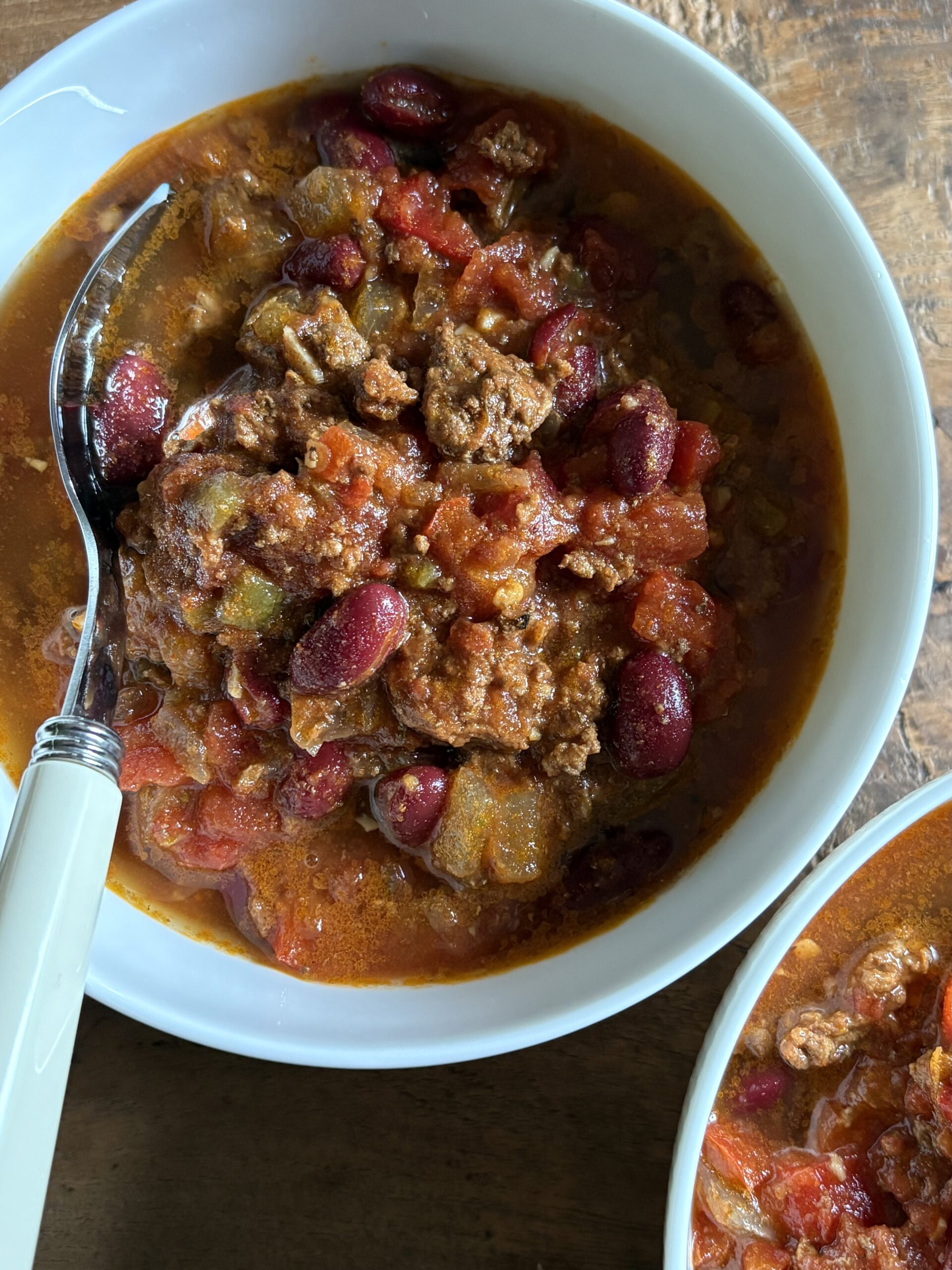 Slow Cooker Beef Chili. - harvestandnourish.com