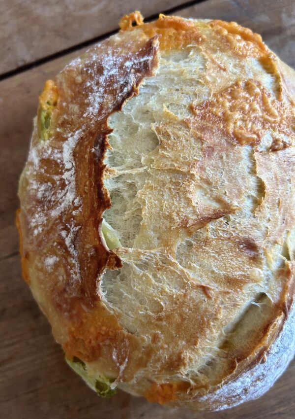Jalapeño Cheddar Artisan Bread. - harvestandnourish.com