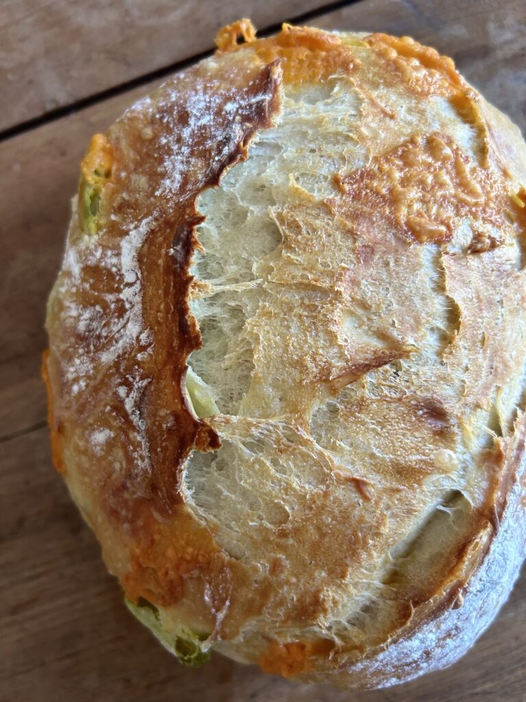 Jalapeño Cheddar Artisan Bread. - harvestandnourish.com