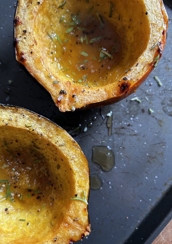 Maple Roasted Acorn Squash. - harvestandnourish.com
