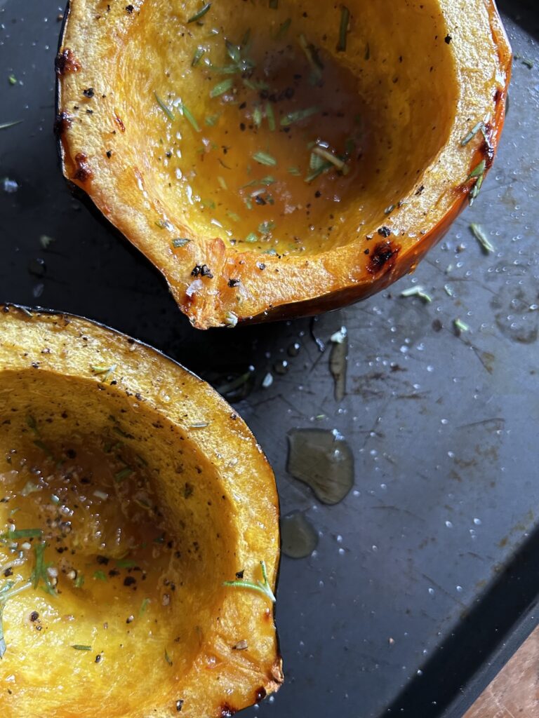 Maple Roasted Acorn Squash. - harvestandnourish.com