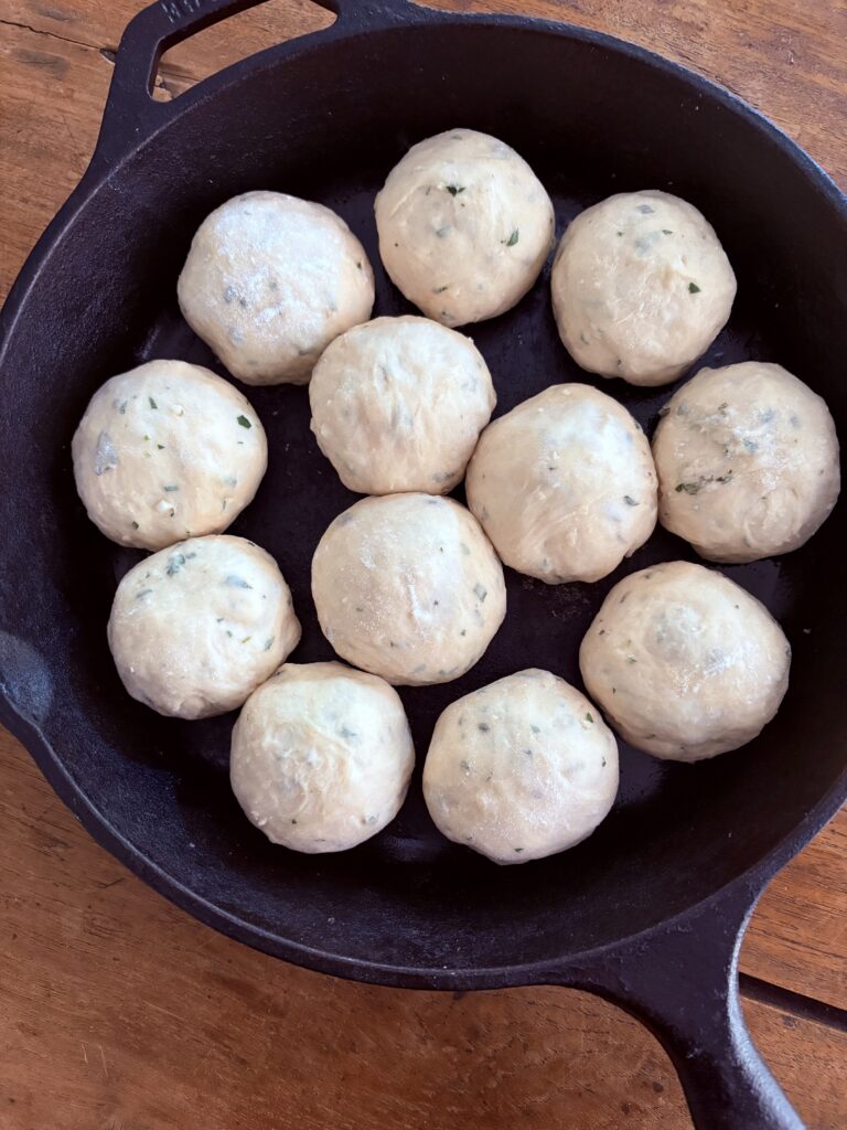 Herb & Garlic Skillet Rolls. - harvestandnourish.com