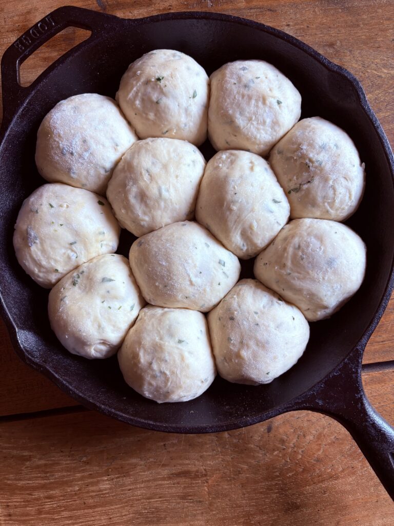 Herb & Garlic Skillet Rolls. - harvestandnourish.com