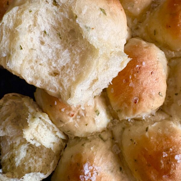 Herb and Garlic Skillet Rolls (No-Knead)