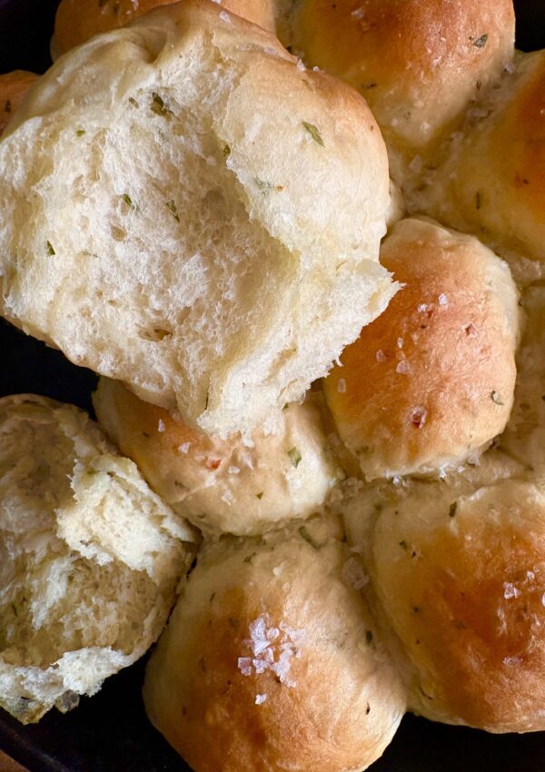 Herb & Garlic Skillet Rolls. - harvestandnourish.com