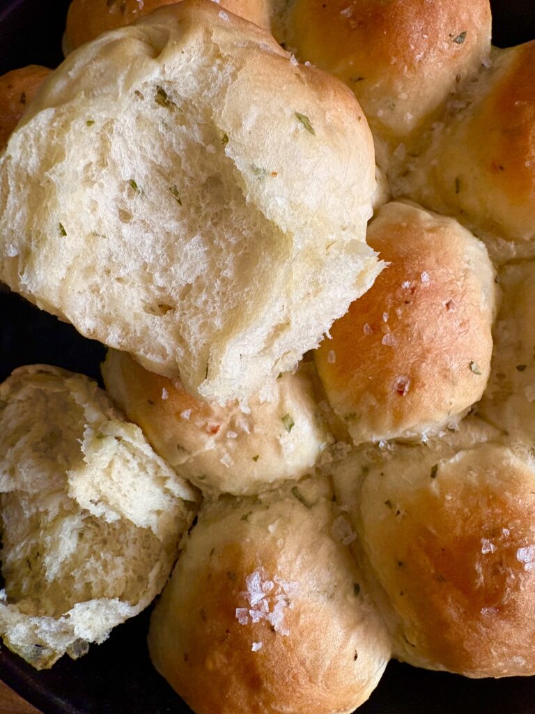 Herb & Garlic Skillet Rolls. - harvestandnourish.com
