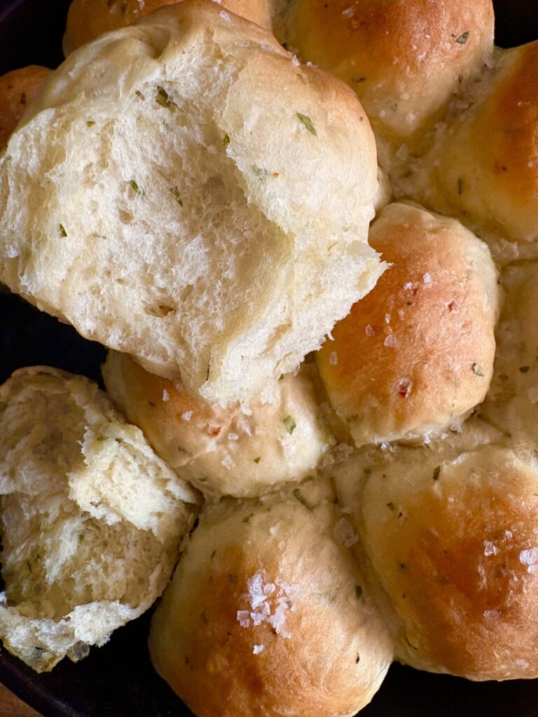 Herb & Garlic Skillet Rolls. - harvestandnourish.com
