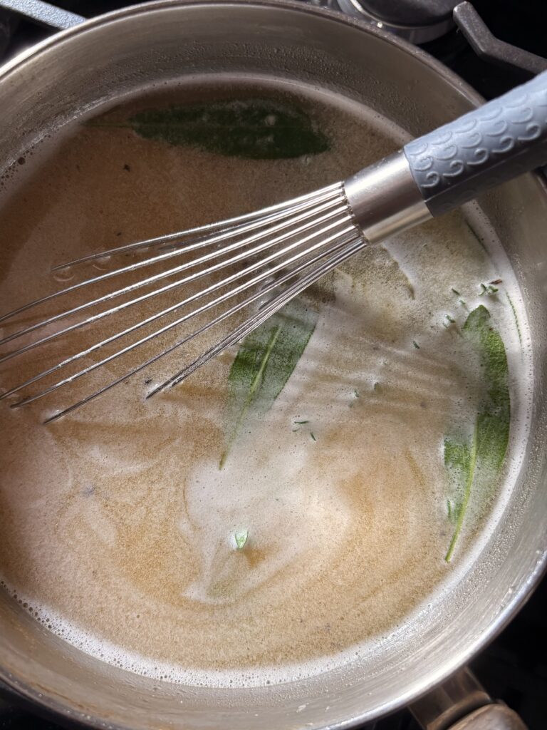 Easy Make-Ahead Gravy. - harvestandnourish.com