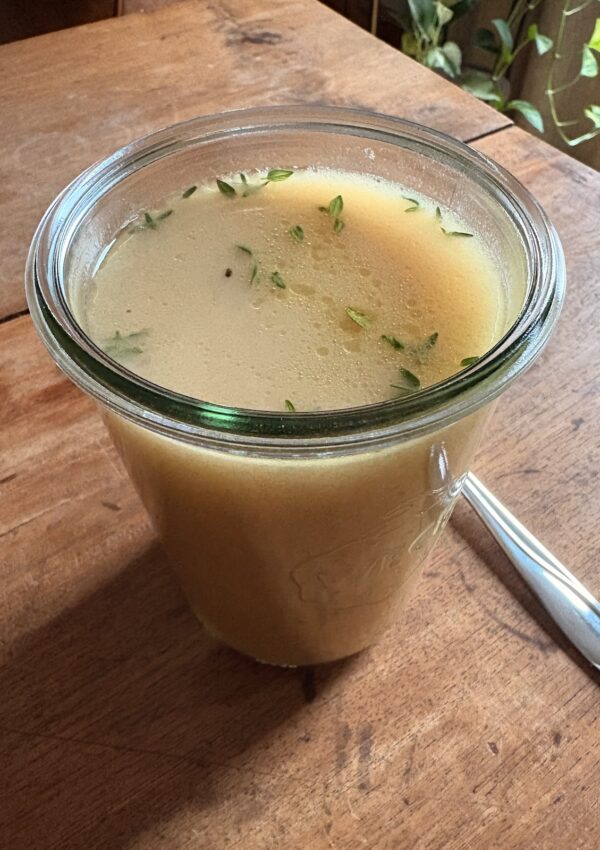 Simple Make-Ahead Gravy. - harvestandnourish.com