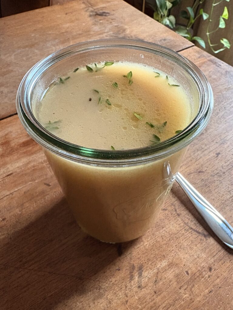 Simple Make-Ahead Gravy. - harvestandnourish.com