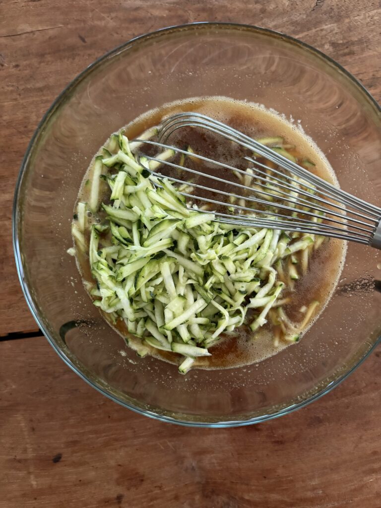 Cinnamon Spiced Zucchini Muffins. - harvestandnourish.com