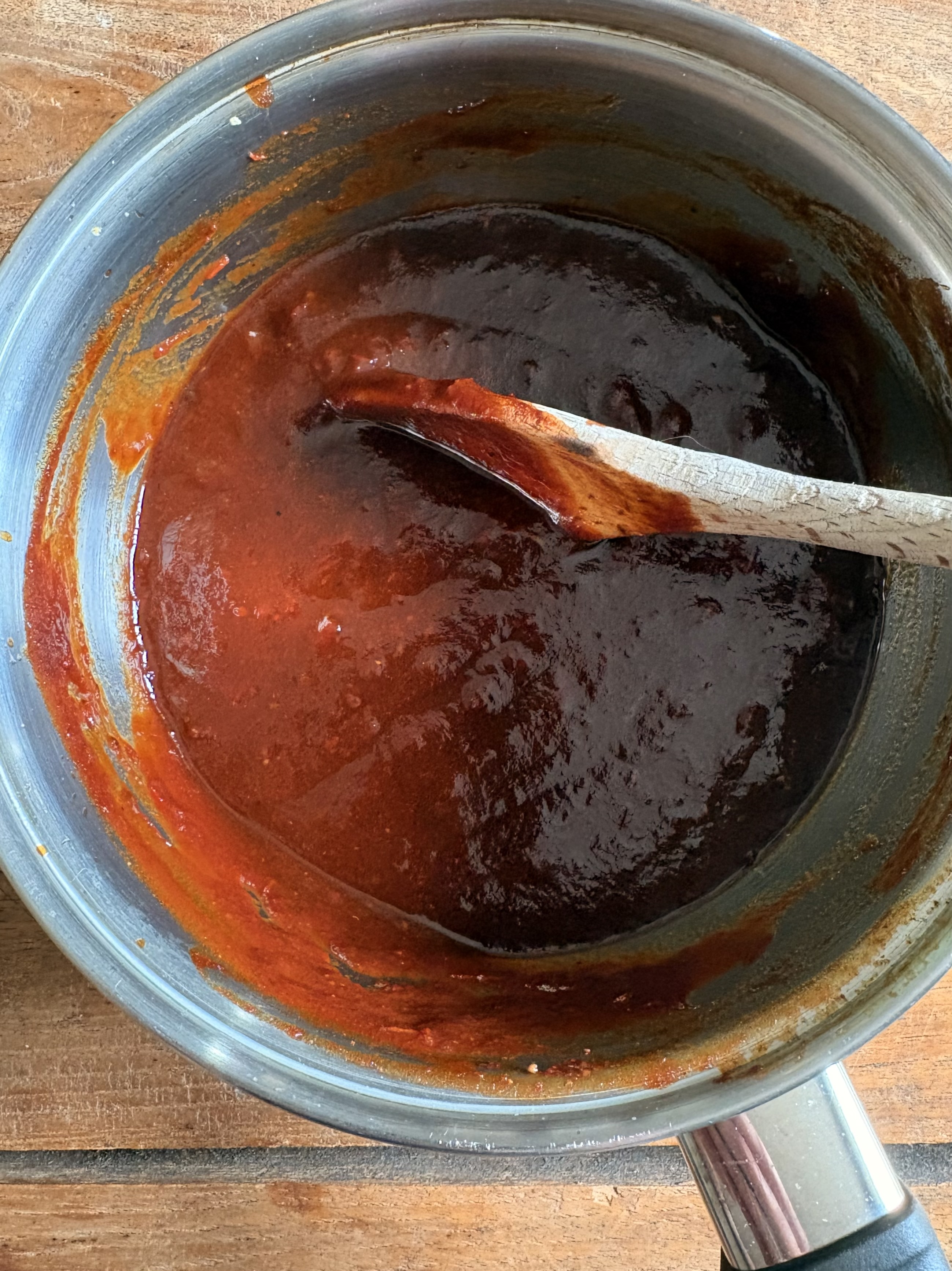 Sweet and Smoky Barbecue Sauce. - harvestandnourish.com